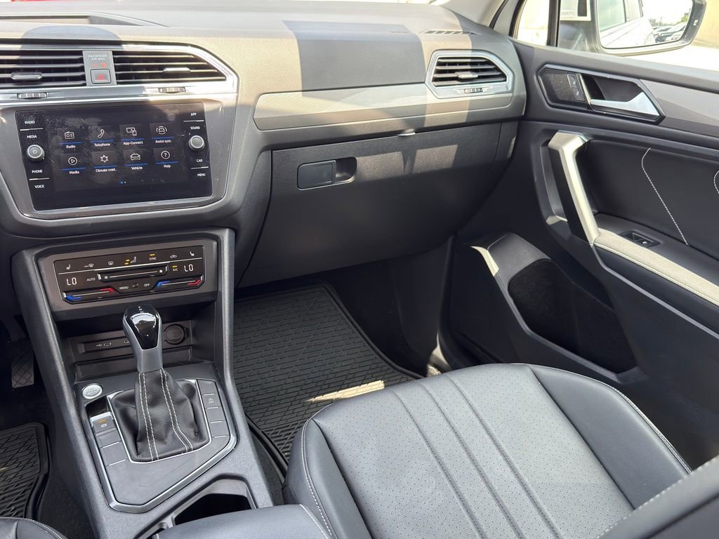 Used 2023 Volkswagen Tiguan SE FWD image 24