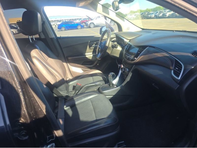 Used 2019 Chevrolet Trax LT w/ LT Convenience Package image 14