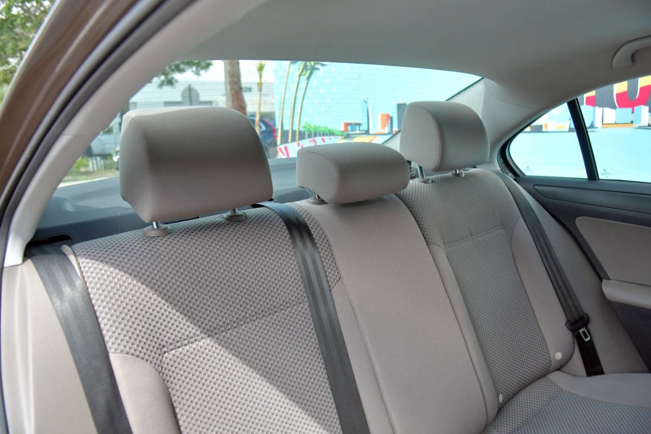 Used 2014 Volkswagen Jetta S image 30