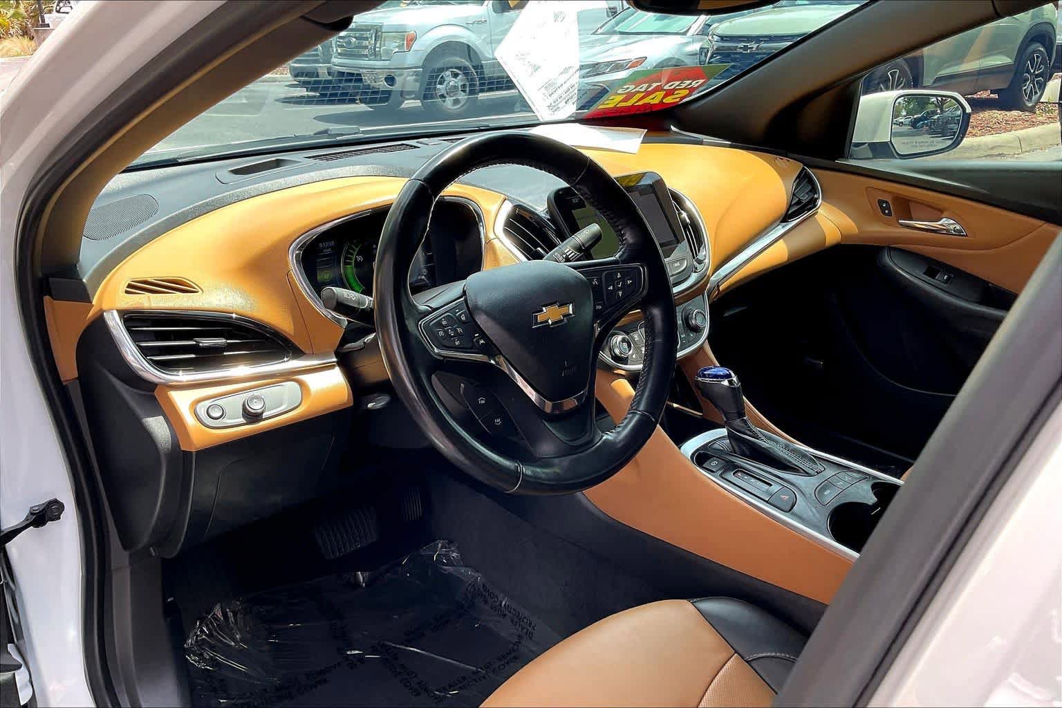 Used 2018 Chevrolet Volt Premier w/ Driver Confidence Package FWD image 14