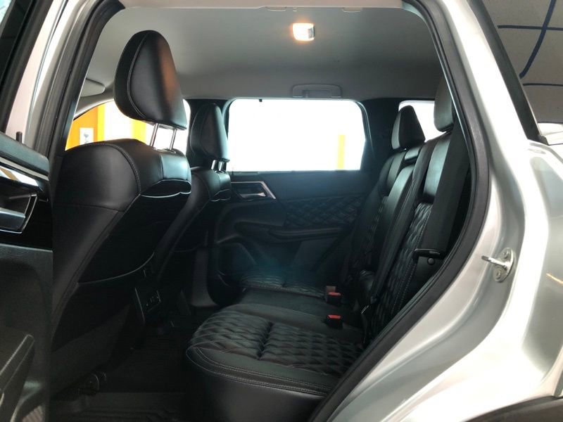 Used 2023 Mitsubishi Outlander SEL image 16