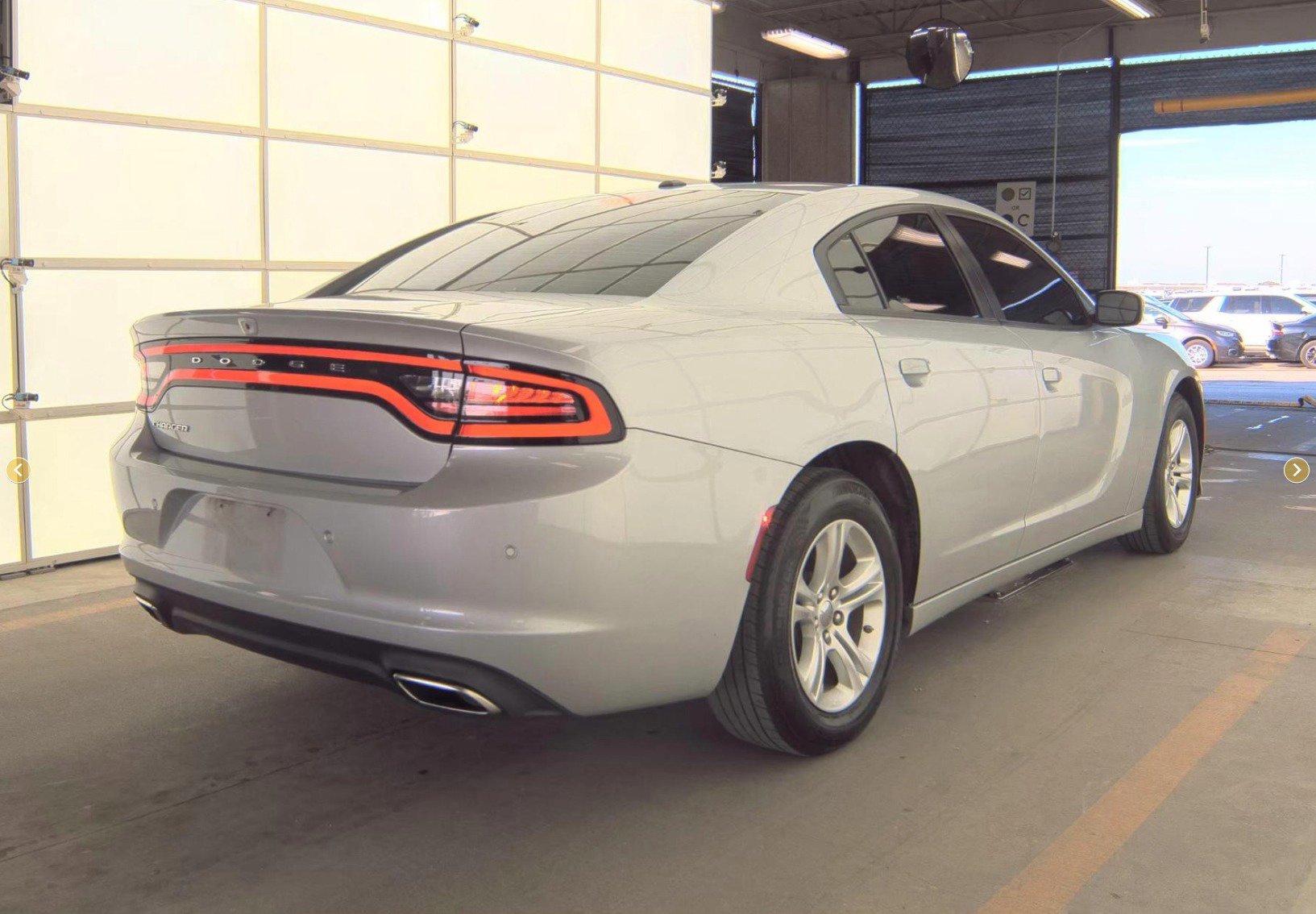 Used 2022 Dodge Charger SXT RWD image 4