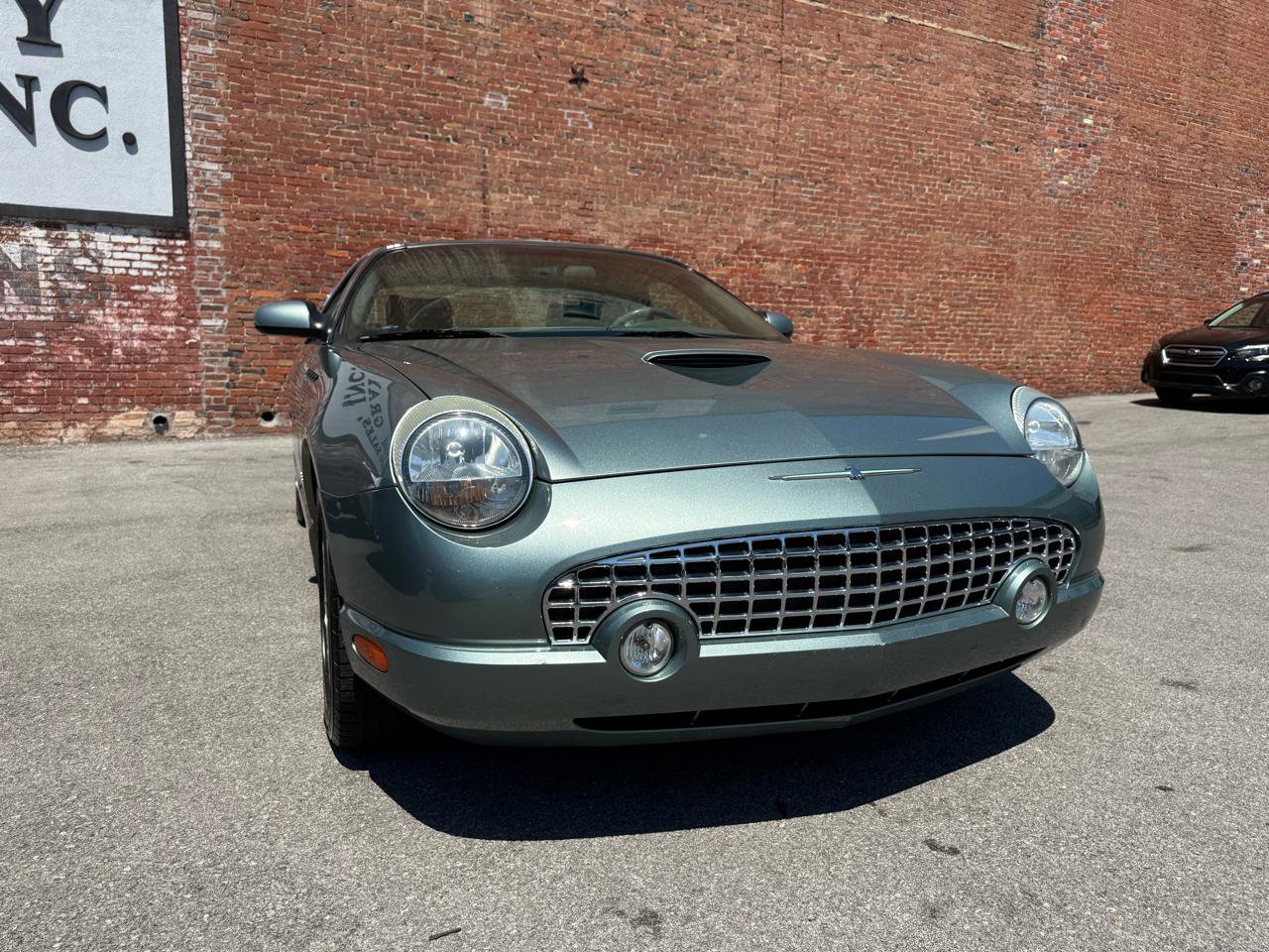 Used 2004 Ford Thunderbird Pacific Coast RWD image 2