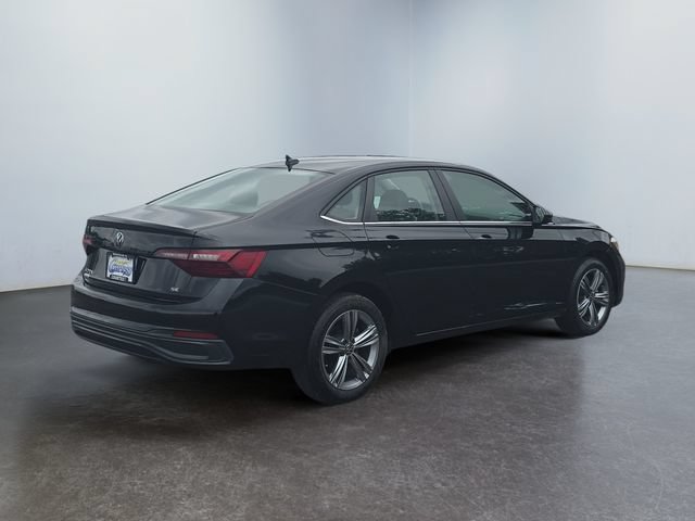 Used 2024 Volkswagen Jetta SE FWD image 5