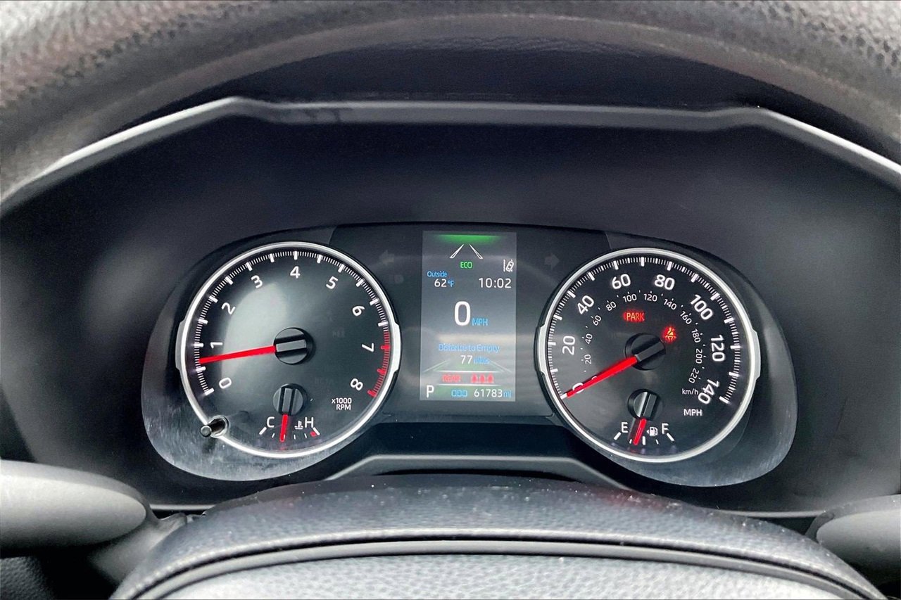 Used 2021 Toyota RAV4 LE image 9