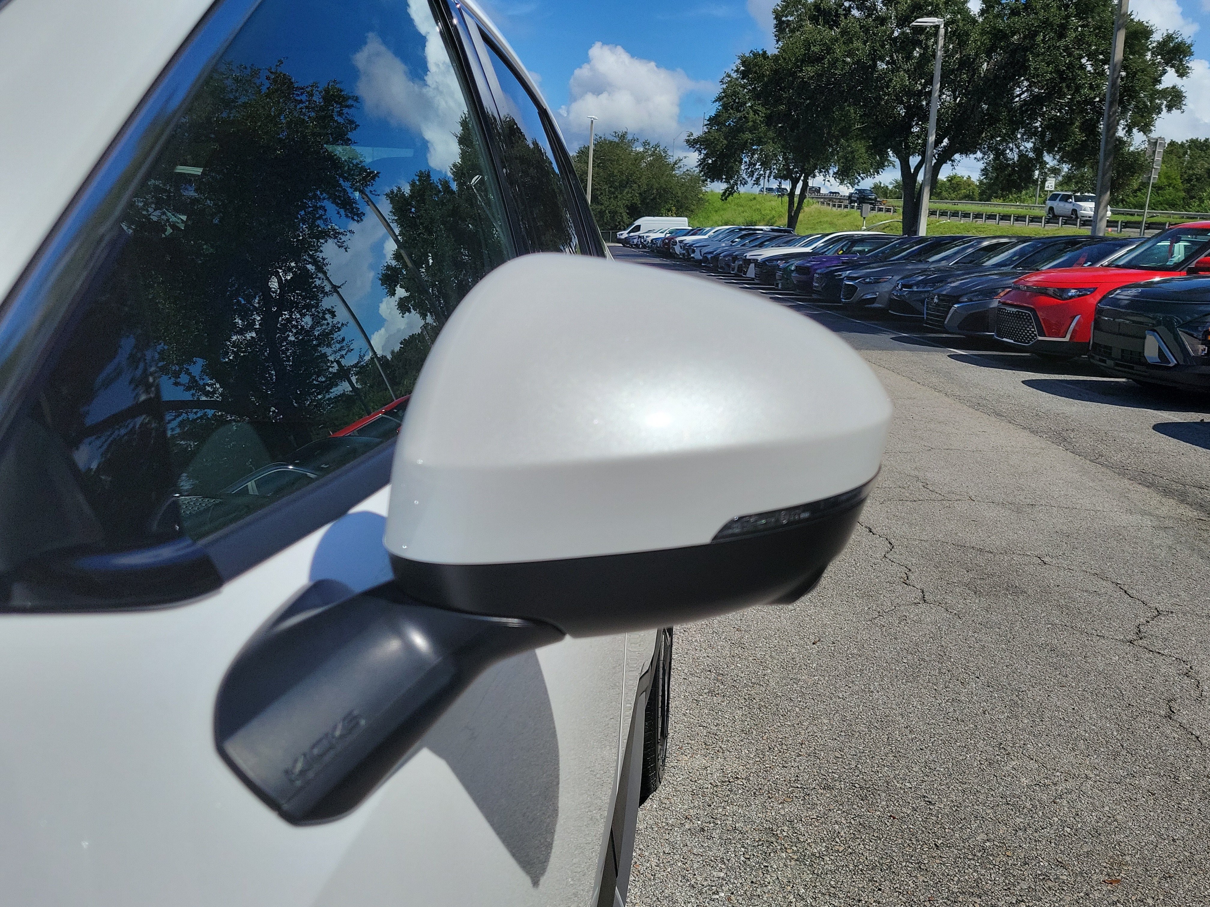 Used 2025 Nissan Kicks SR w/ SR Premium Package AWD/4WD image 4