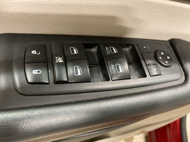 Used 2019 Chrysler Pacifica Limited w/ Tire & Wheel Group image 11