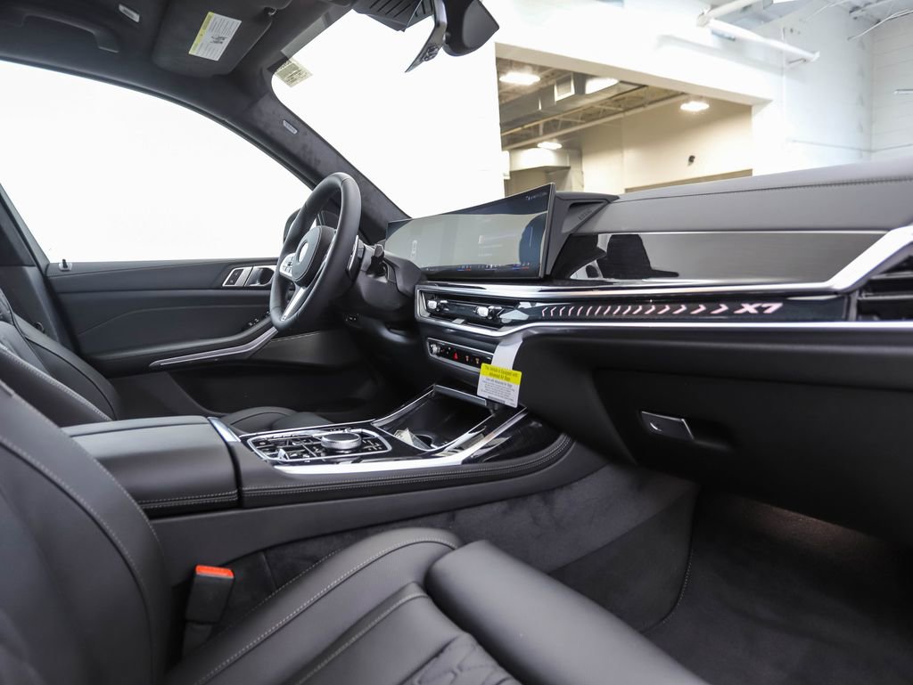 Used 2026 BMW X7 xDrive40i w/ M Sport Package image 38