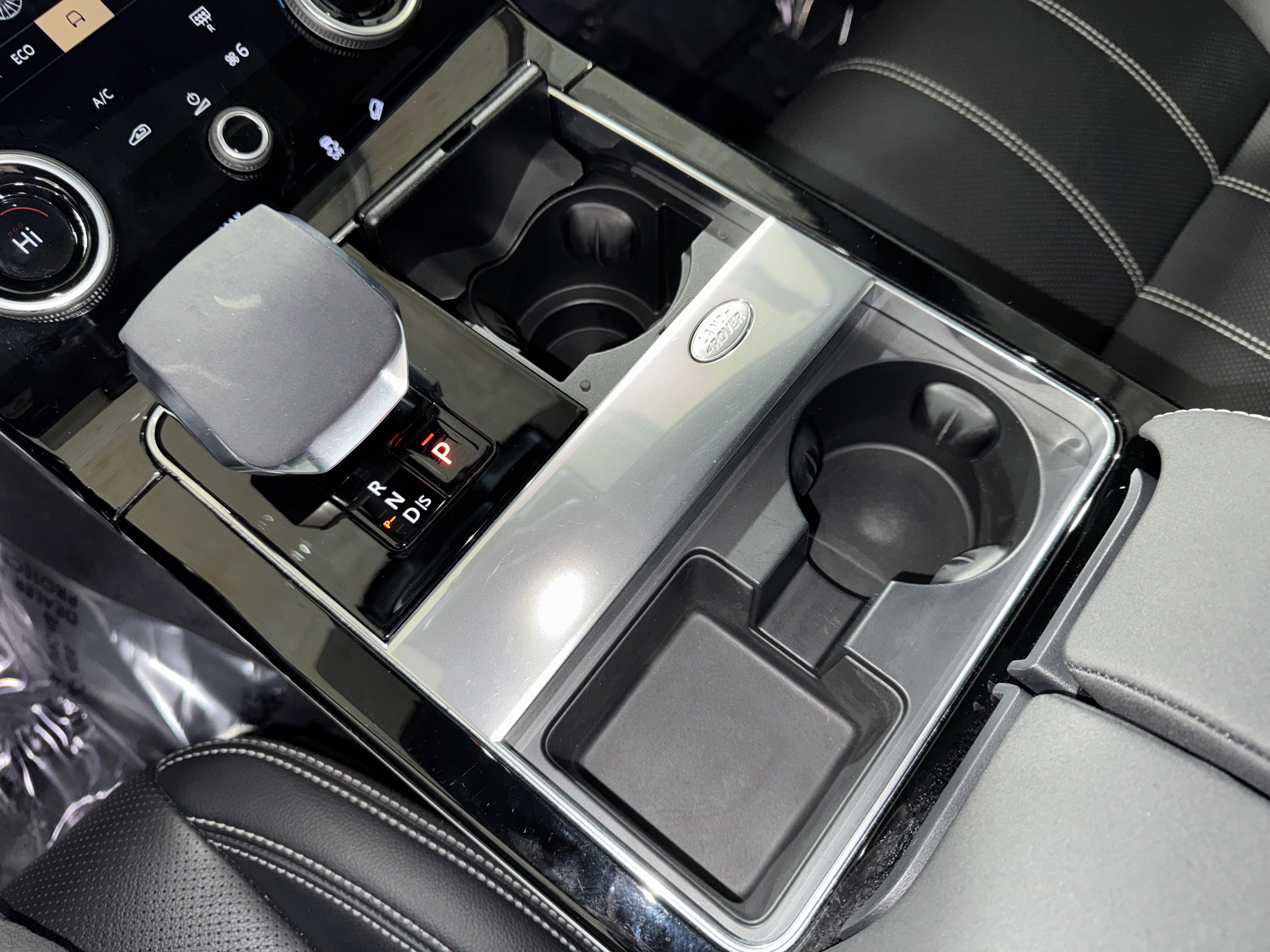 Used 2023 Land Rover Range Rover Velar R-Dynamic S image 27