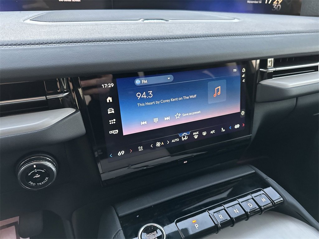 New 2025 Lincoln Navigator L Reserve image 16