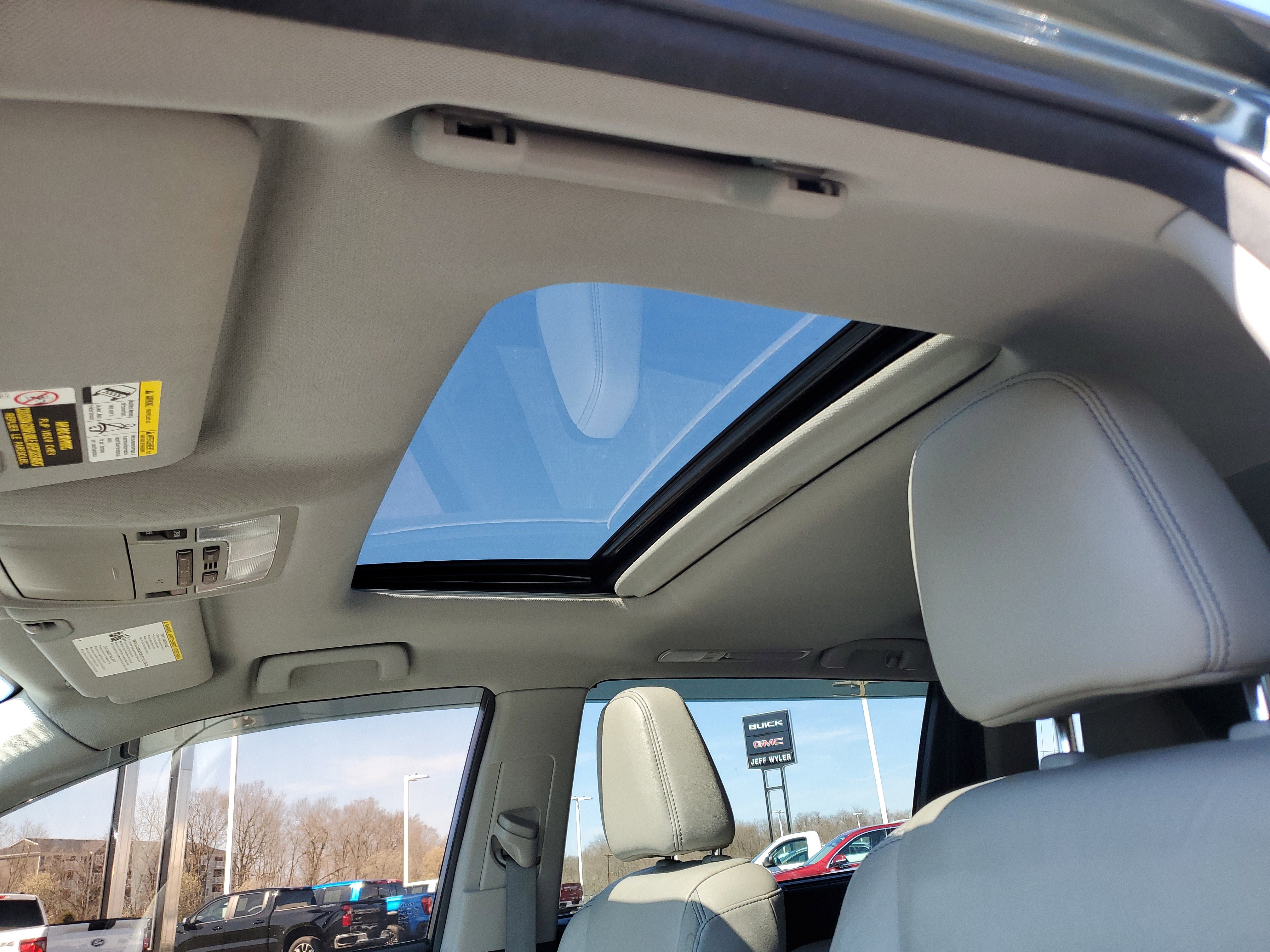 Used 2017 Toyota Highlander XLE image 27