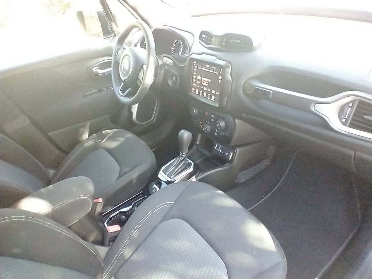 Used 2021 Jeep Renegade Latitude FWD image 11