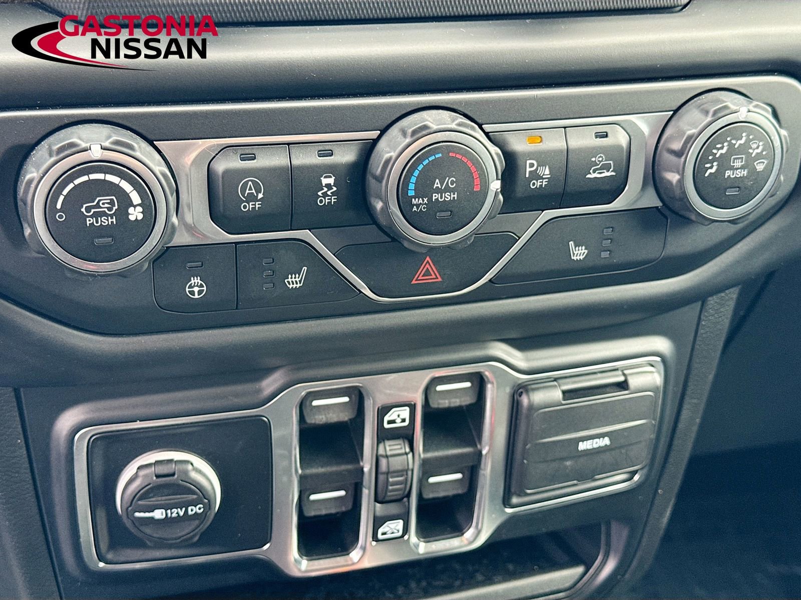 Used 2021 Jeep Gladiator Willys image 21