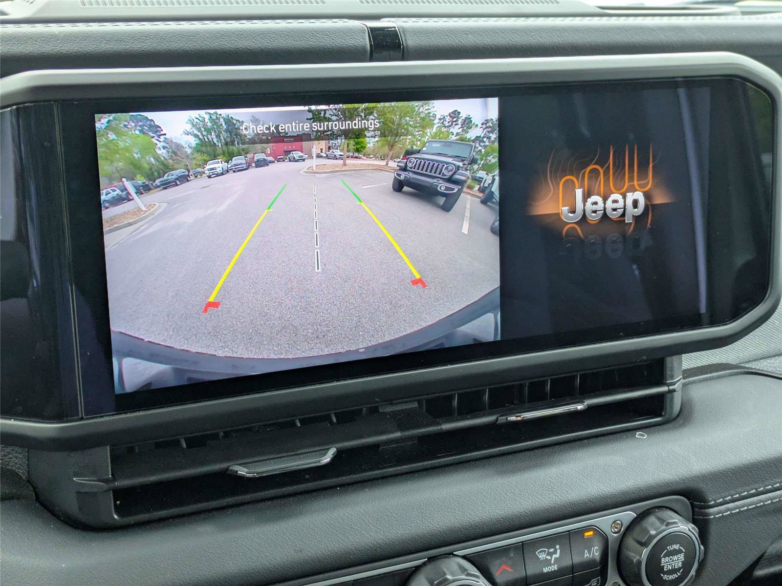 Used 2025 Jeep Wrangler Sahara w/ Safety Group AWD/4WD image 23