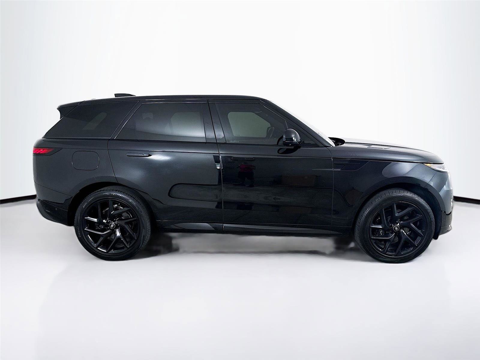 Used 2023 Land Rover Range Rover Sport SE Dynamic image 14