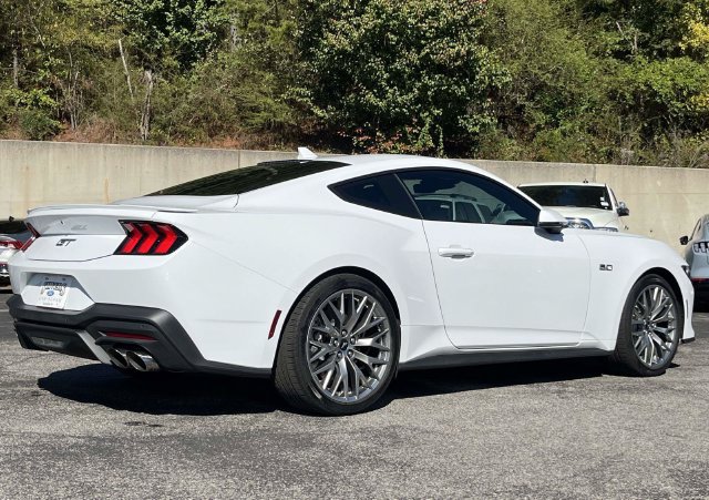 Used 2026 Ford Mustang GT Premium RWD image 3