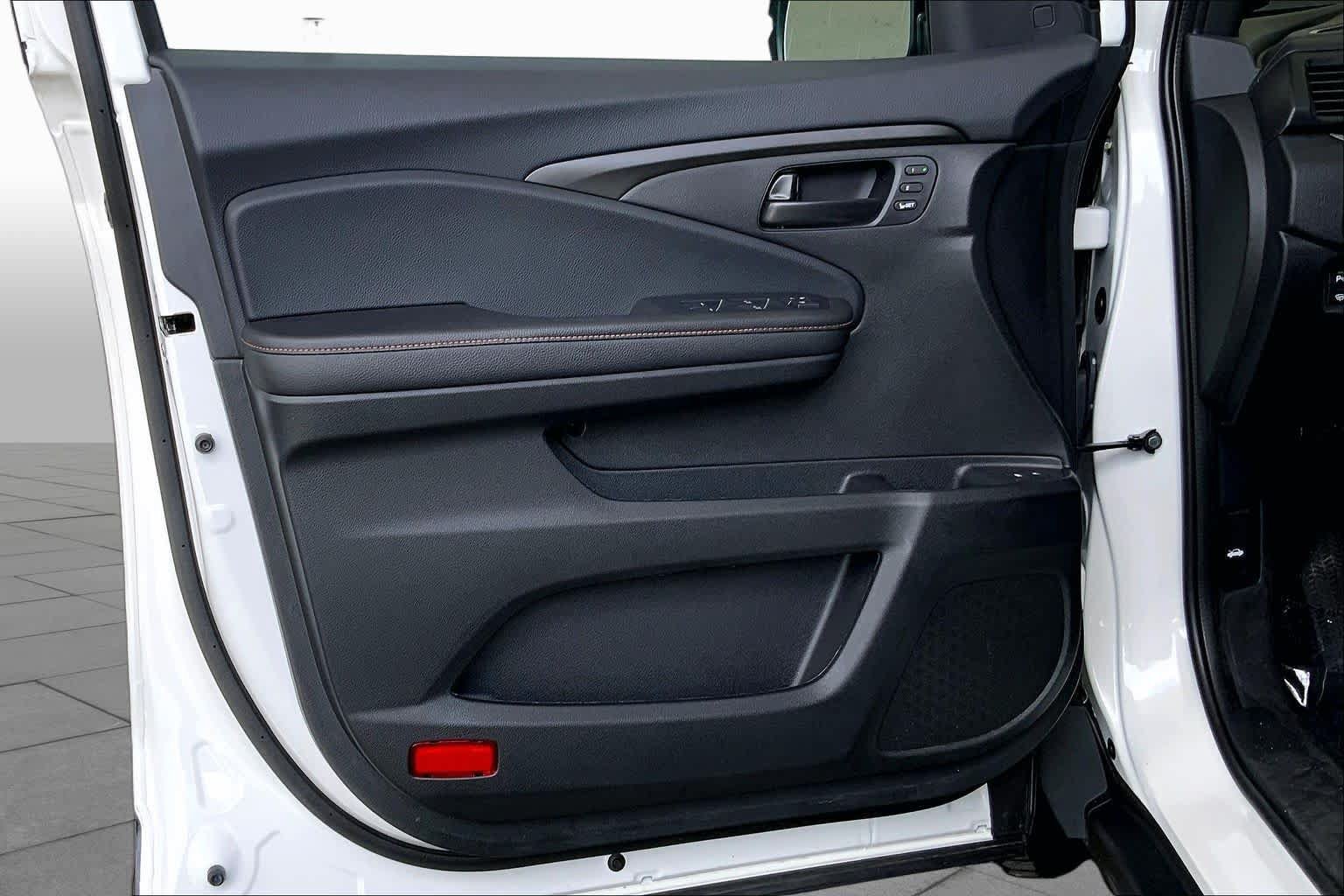 Used 2025 Honda Passport TrailSport image 22