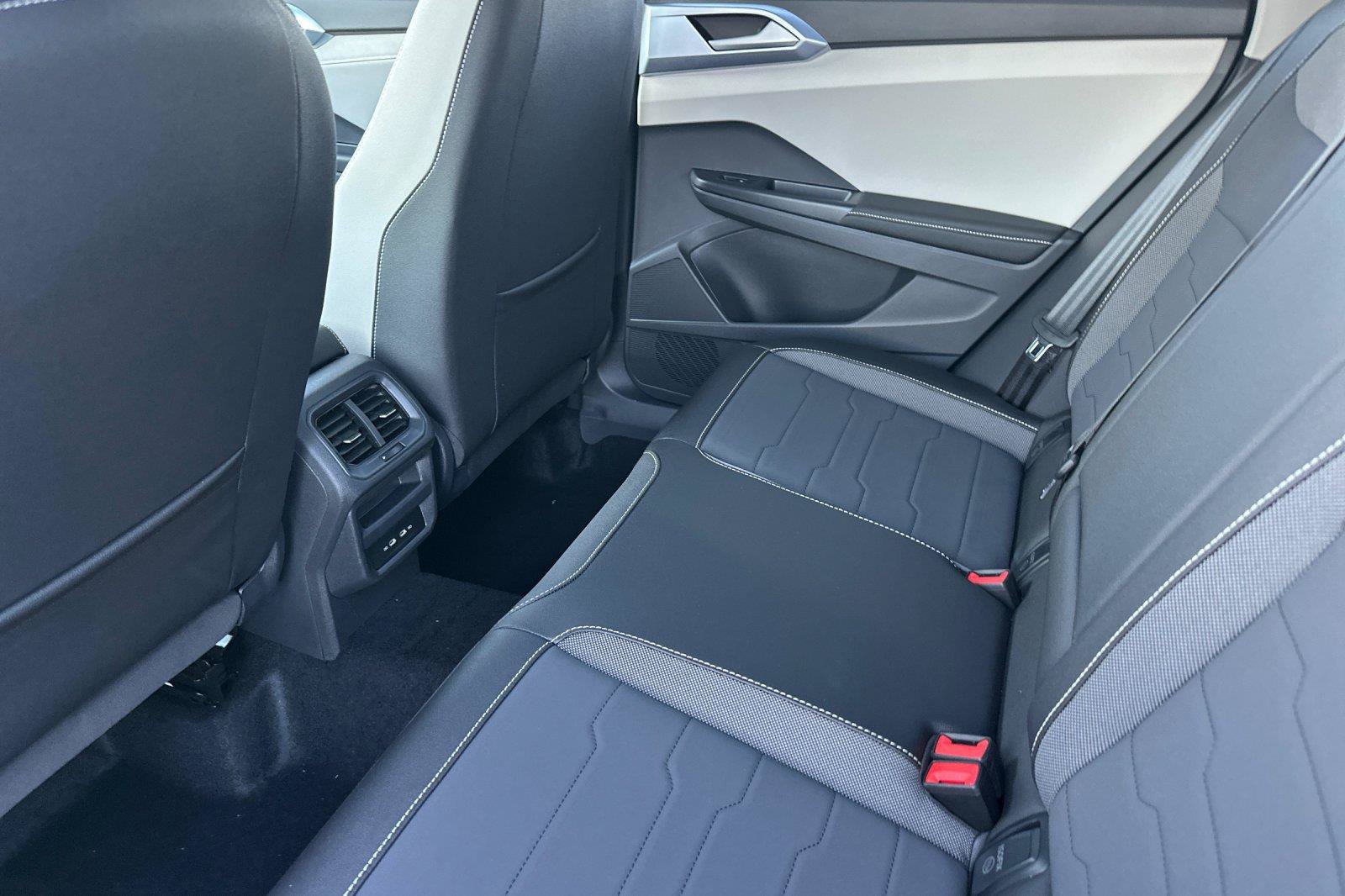 New 2026 Volkswagen Taos SE AWD/4WD image 11