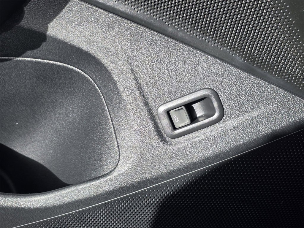 New 2026 Volkswagen Tiguan SE R-Line image 5