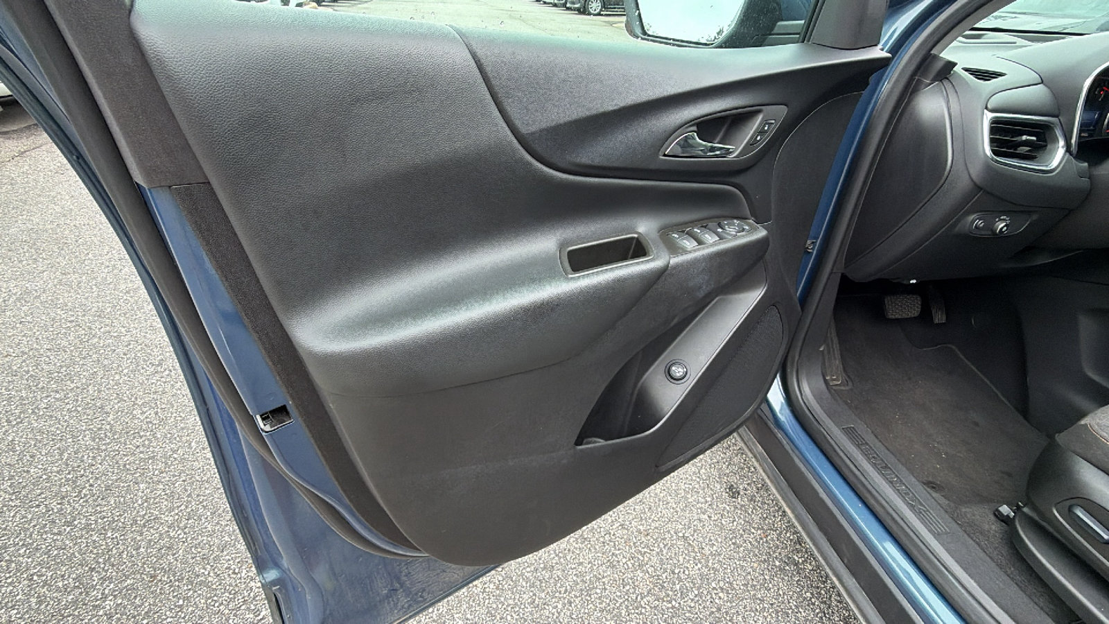Used 2024 Chevrolet Equinox LT AWD/4WD image 14