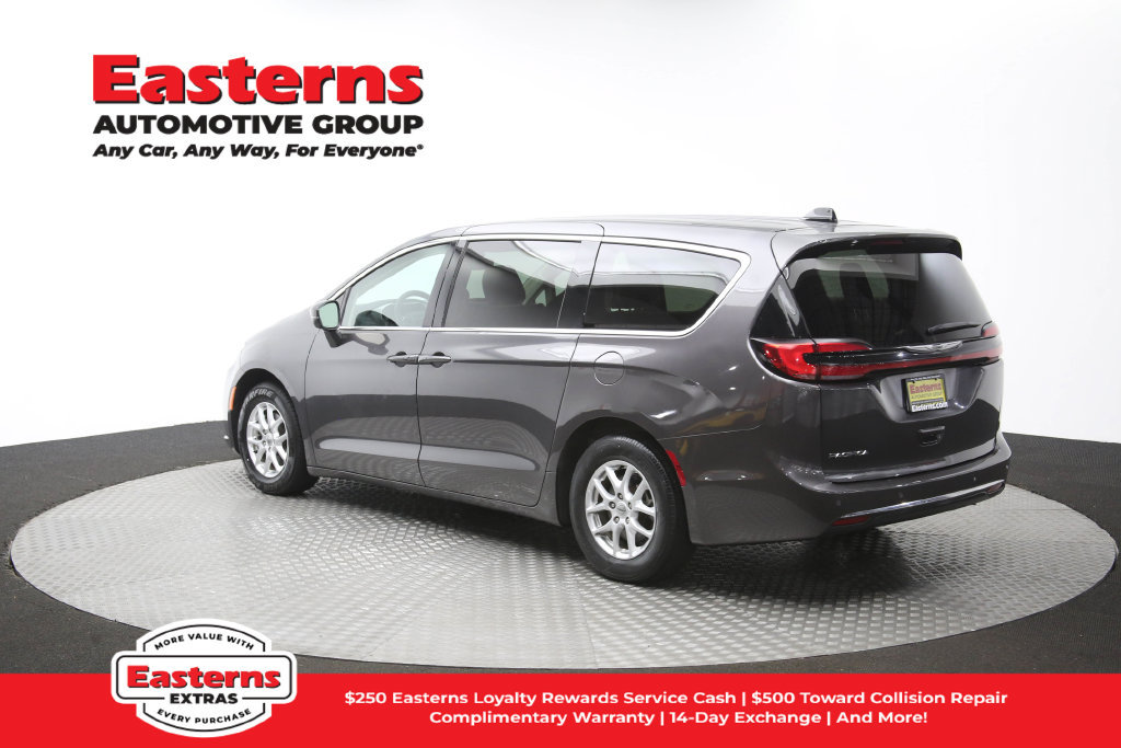 Used 2023 Chrysler Pacifica Touring-L FWD image 66