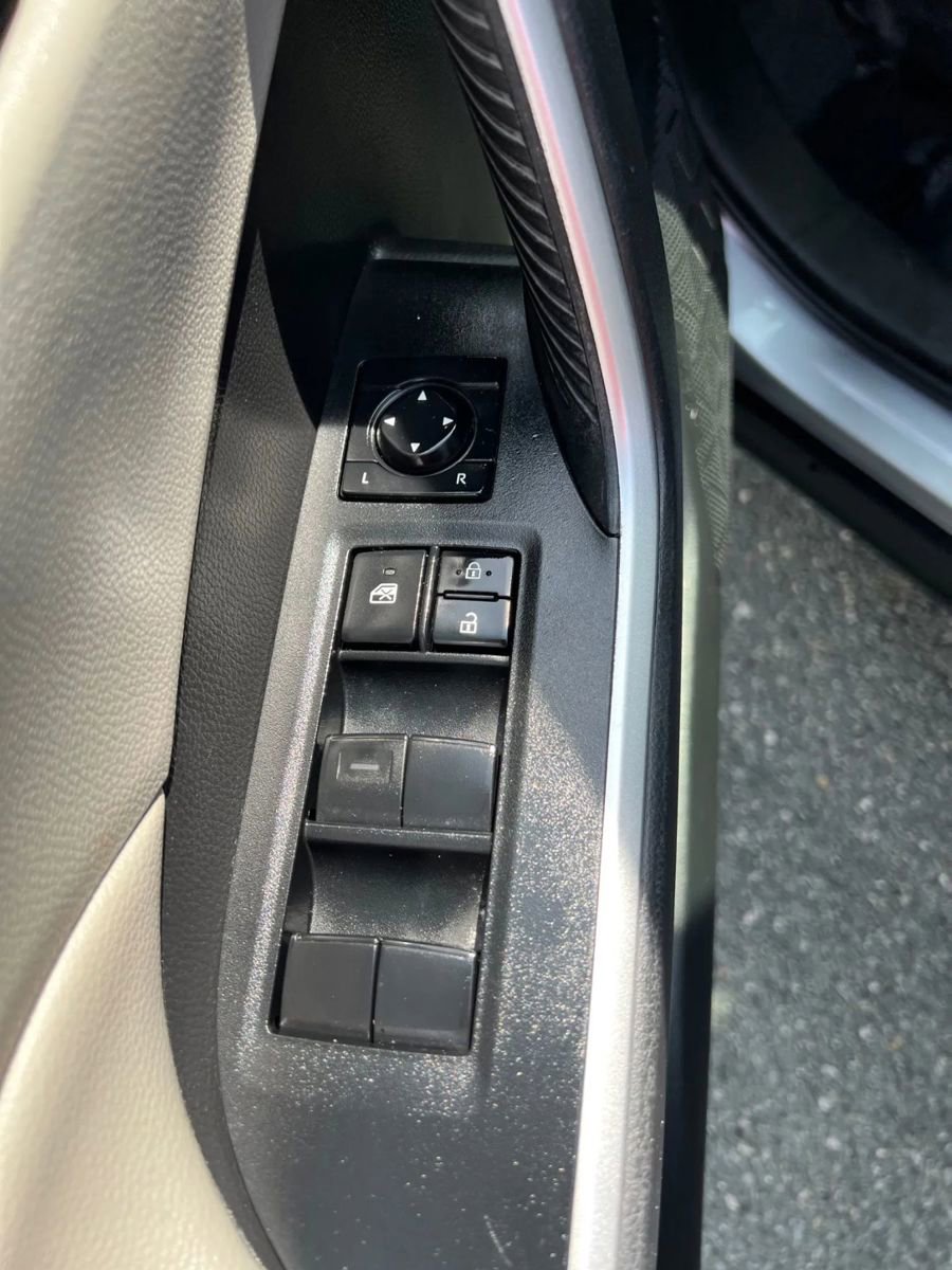 Used 2021 Toyota RAV4 XLE image 15