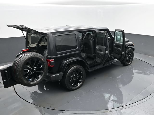 Used 2023 Jeep Wrangler Unlimited Sahara w/ Cold Weather Group AWD/4WD image 29