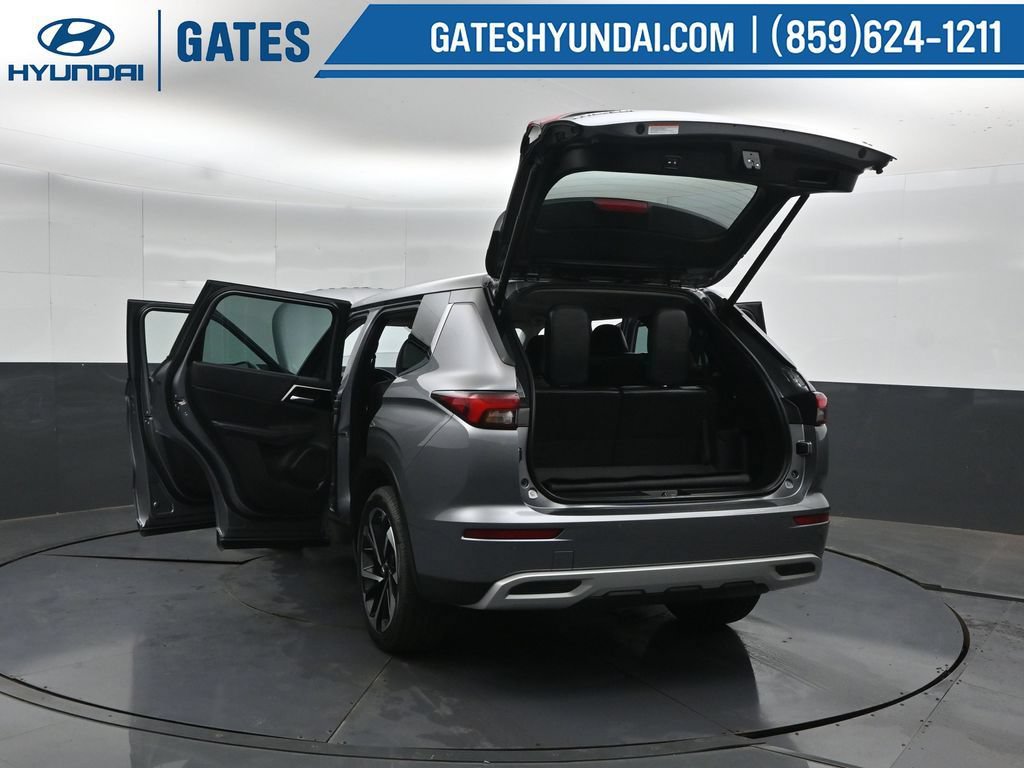Used 2023 Mitsubishi Outlander SE FWD image 60