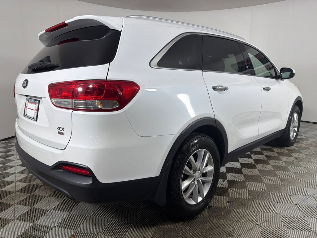 Used 2018 Kia Sorento FWD image 3
