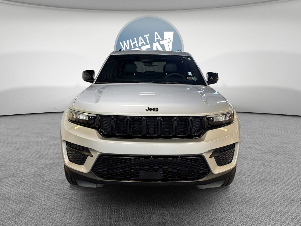 Used 2023 Jeep Grand Cherokee Altitude image 9