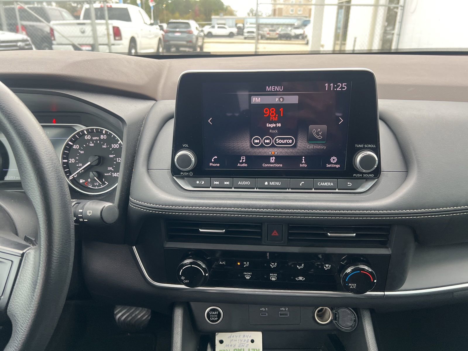 Used 2023 Nissan Rogue S image 10