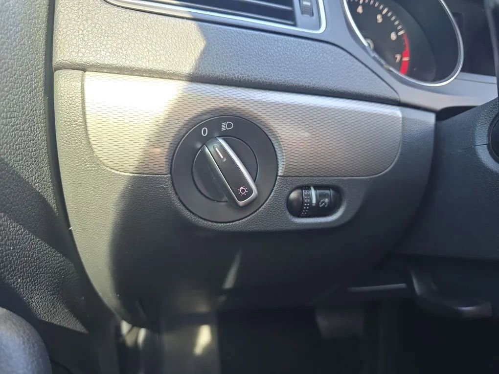 Used 2017 Volkswagen Jetta SE image 24