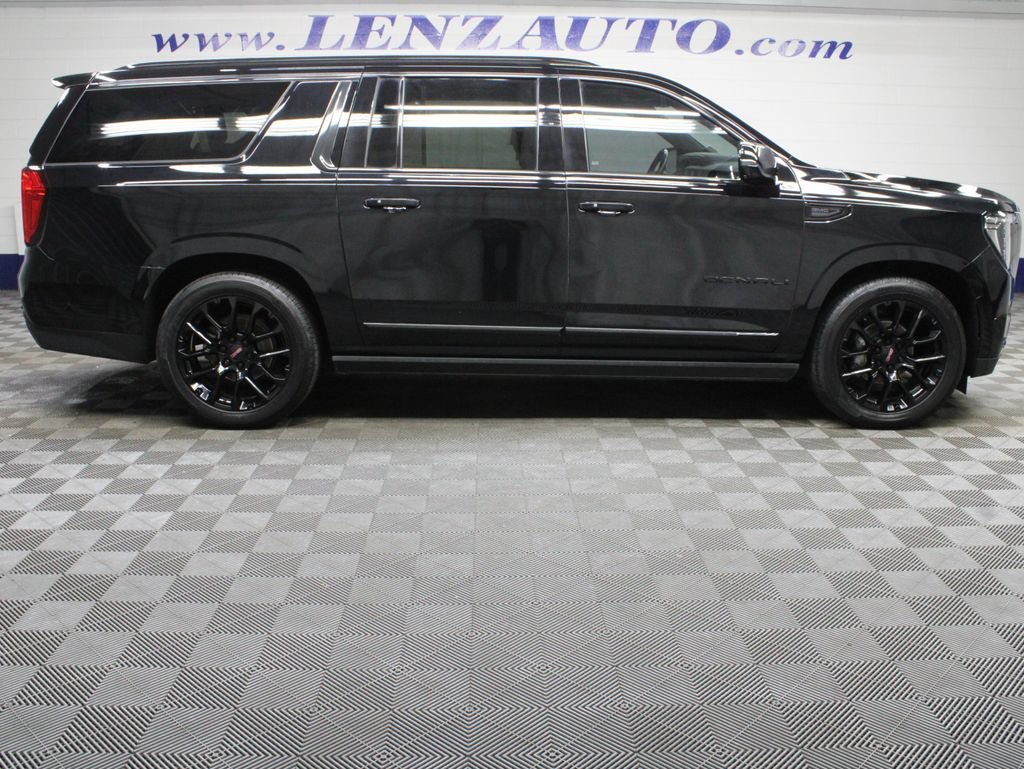 Used 2023 GMC Yukon XL Denali w/ Denali Reserve Package AWD/4WD image 2