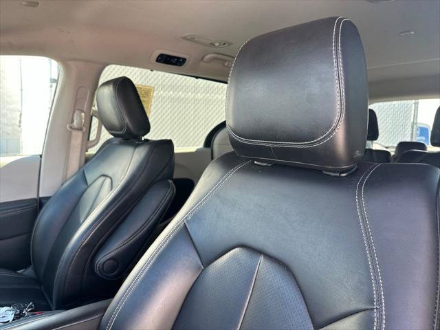 Certified 2024 Chrysler Pacifica Touring-L FWD image 14