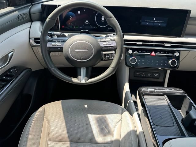 Used 2025 Hyundai Tucson Limited AWD/4WD image 16