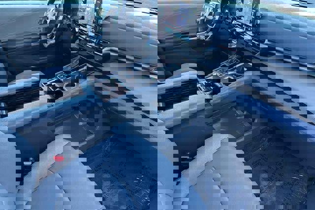 Used 2024 Toyota Sienna XLE w/ XLE Plus Package FWD image 21