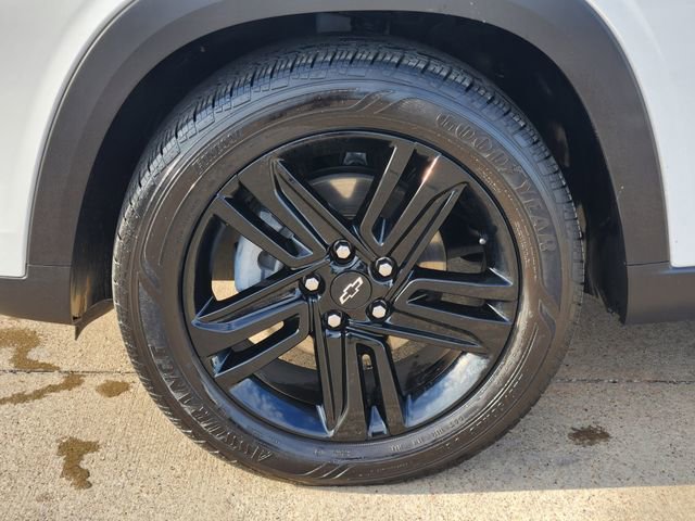 Used 2025 Chevrolet Trax ACTIV w/ Sunroof Package FWD image 17