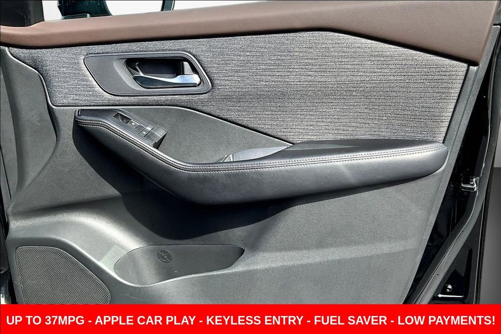 Used 2023 Nissan Rogue SV image 26