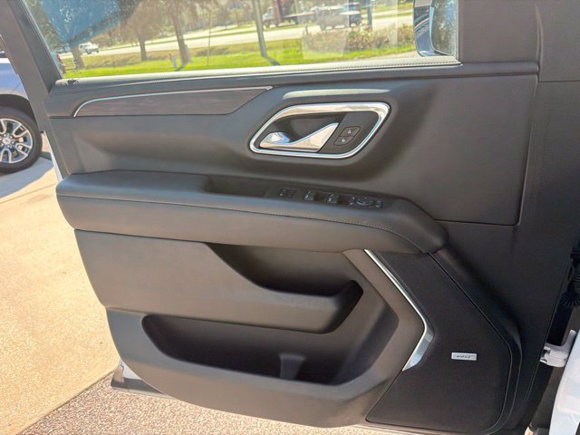 Used 2023 Chevrolet Tahoe Z71 w/ Luxury Package AWD/4WD image 11