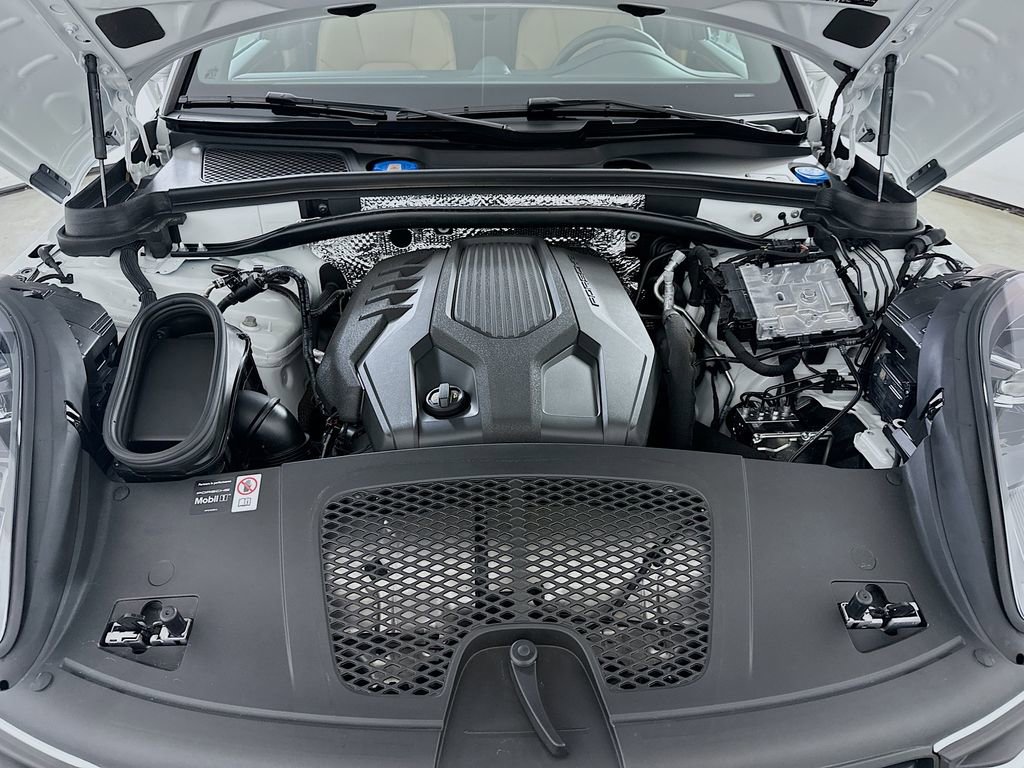 Certified 2026 Porsche Macan image 31