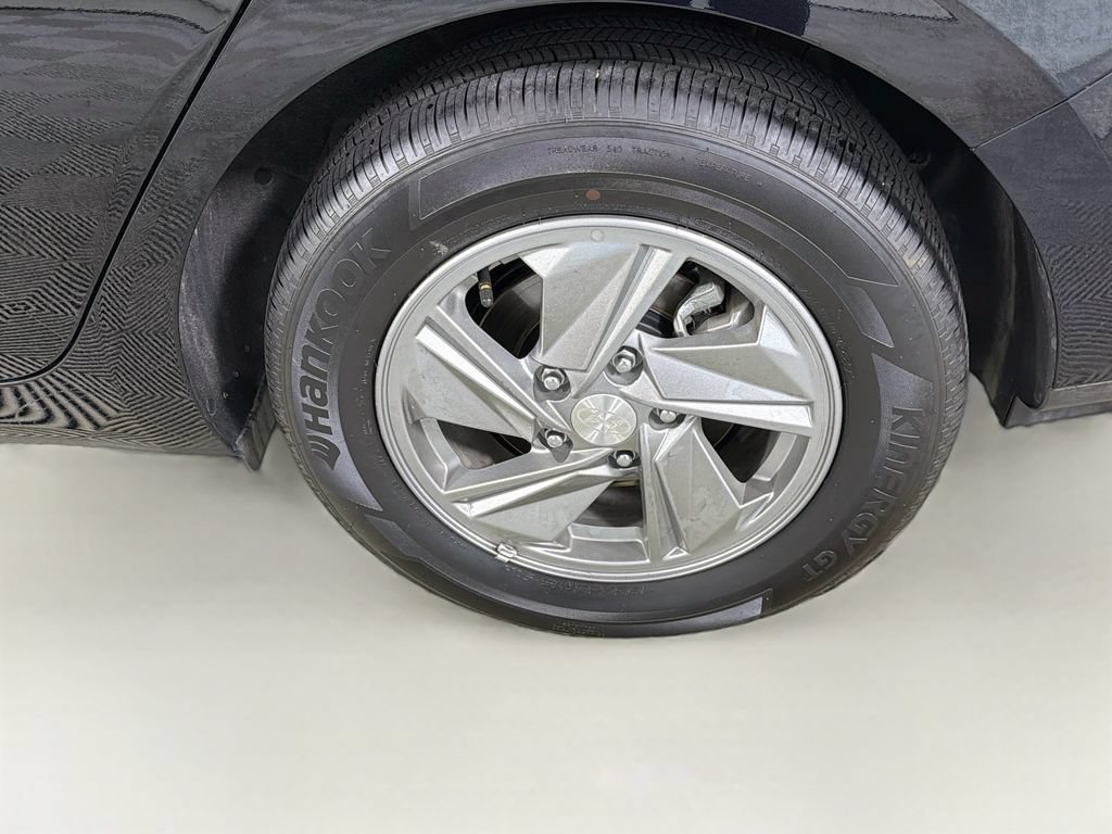 Used 2026 Hyundai Elantra SE FWD image 30