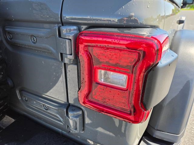 Used 2022 Jeep Wrangler Unlimited Rubicon w/ LED Lighting Group AWD/4WD image 13