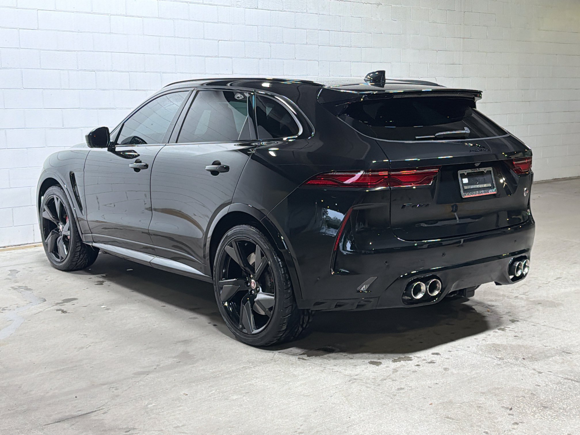 Used 2022 Jaguar F-PACE SVR AWD/4WD image 3