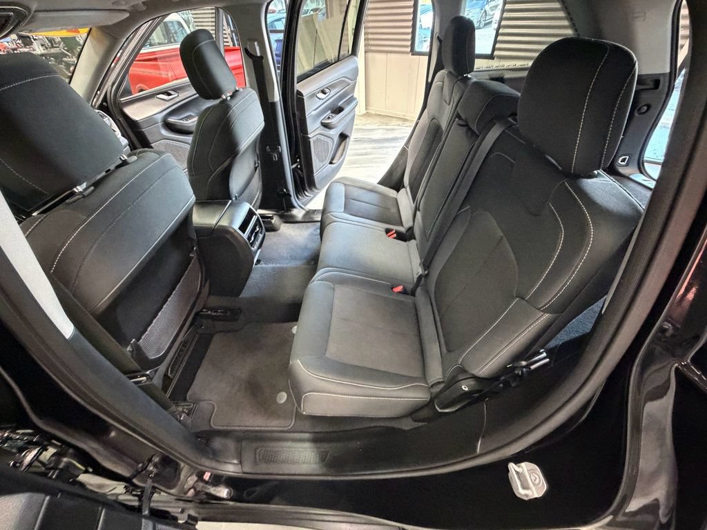 Used 2023 Jeep Grand Cherokee Laredo w/ Luxury Tech Group I AWD/4WD image 52