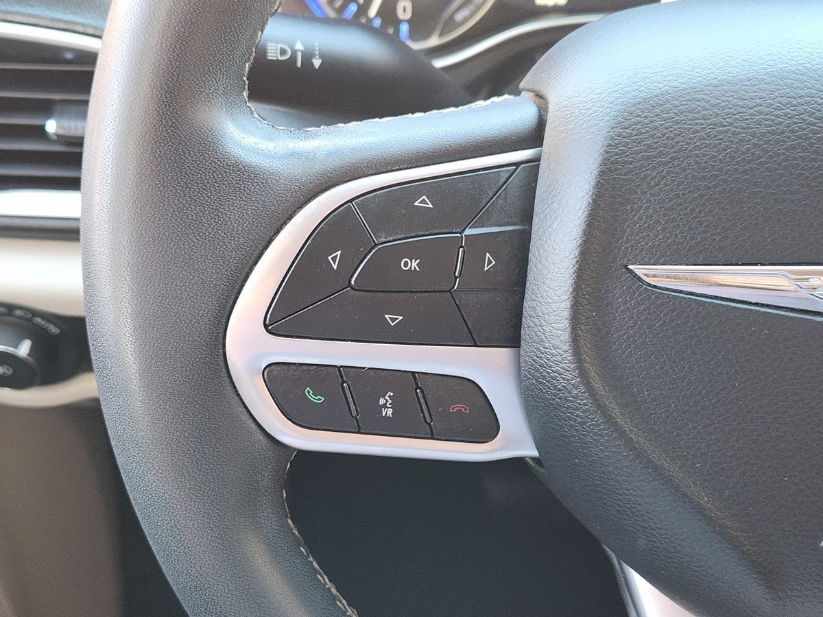 Used 2022 Chrysler Pacifica Touring-L FWD image 46