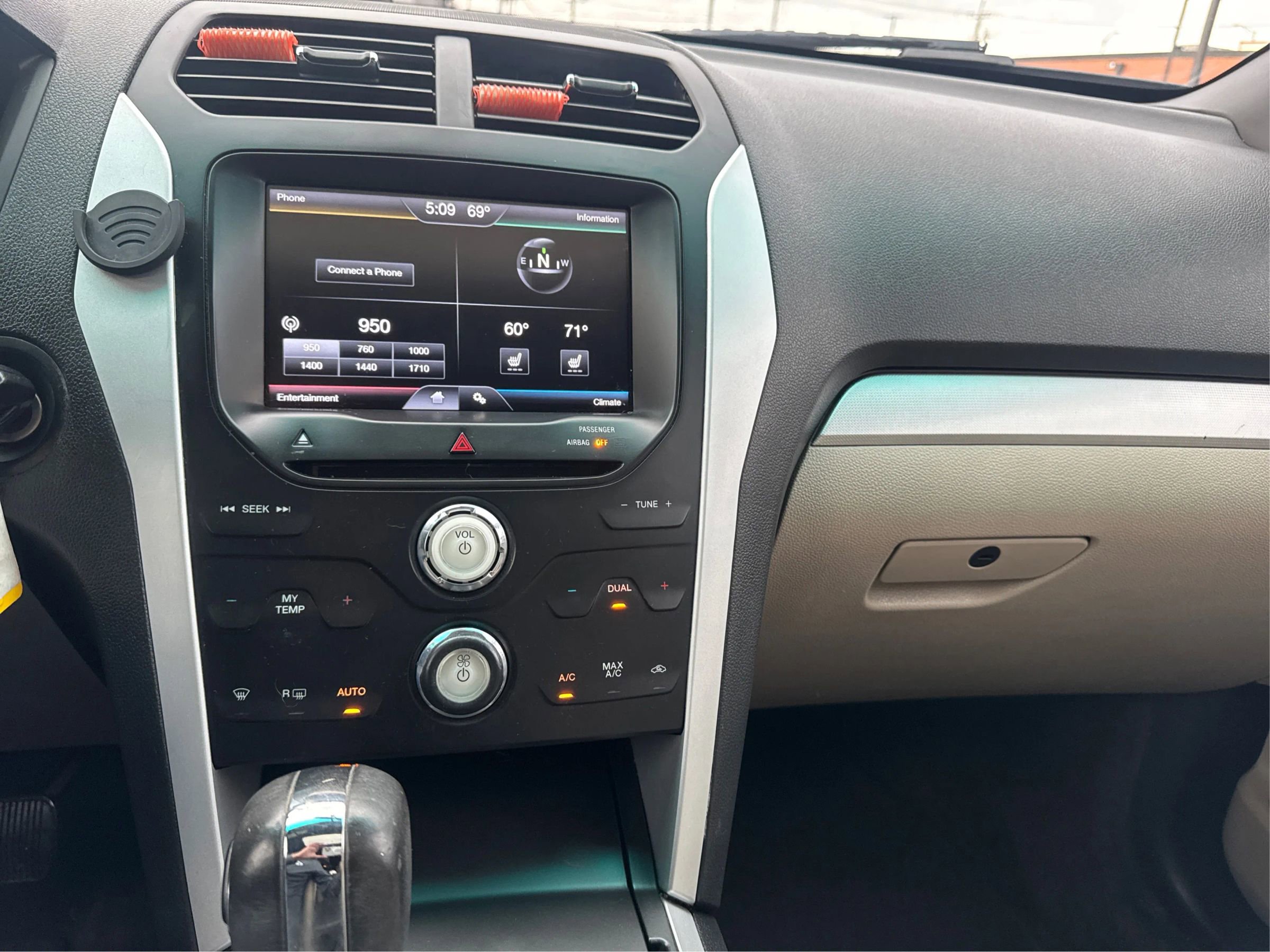 Used 2014 Ford Explorer XLT w/ Equipment Group 202A FWD image 18