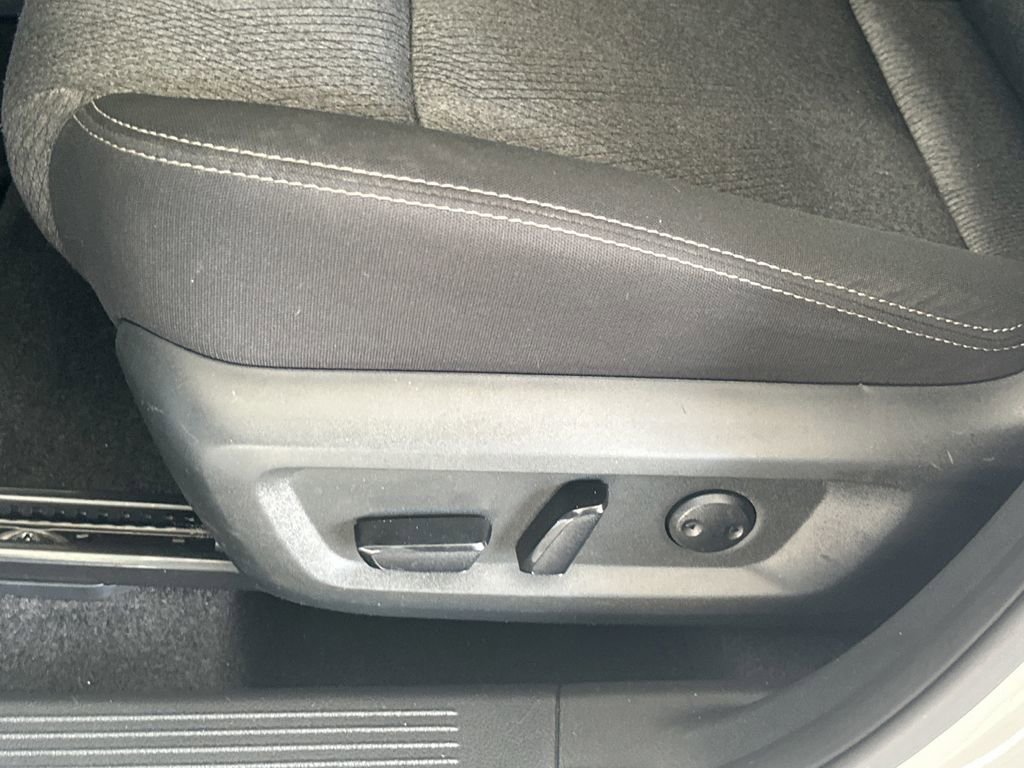 Used 2024 Nissan Rogue SV AWD/4WD image 13
