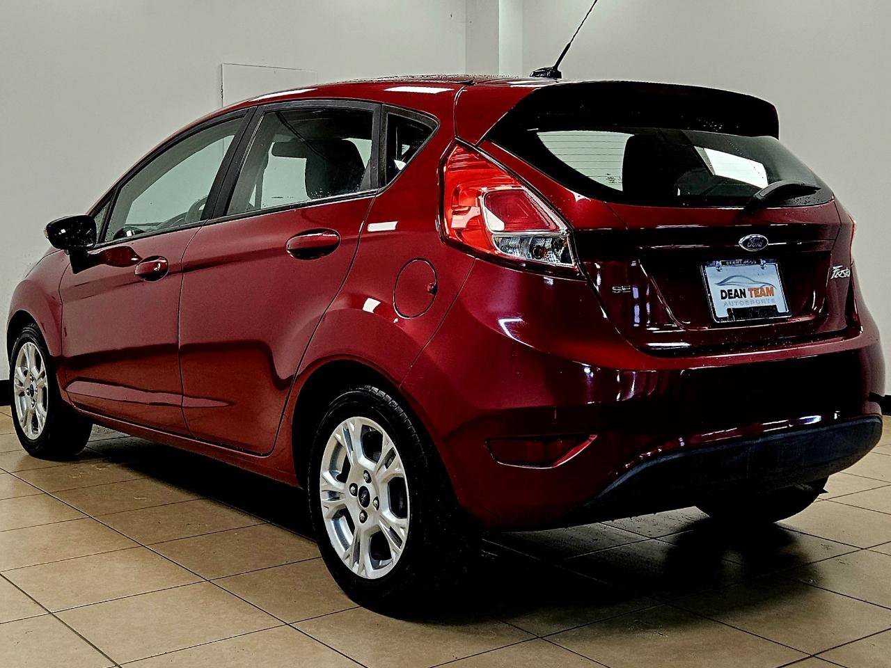 Used 2016 Ford Fiesta SE image 6