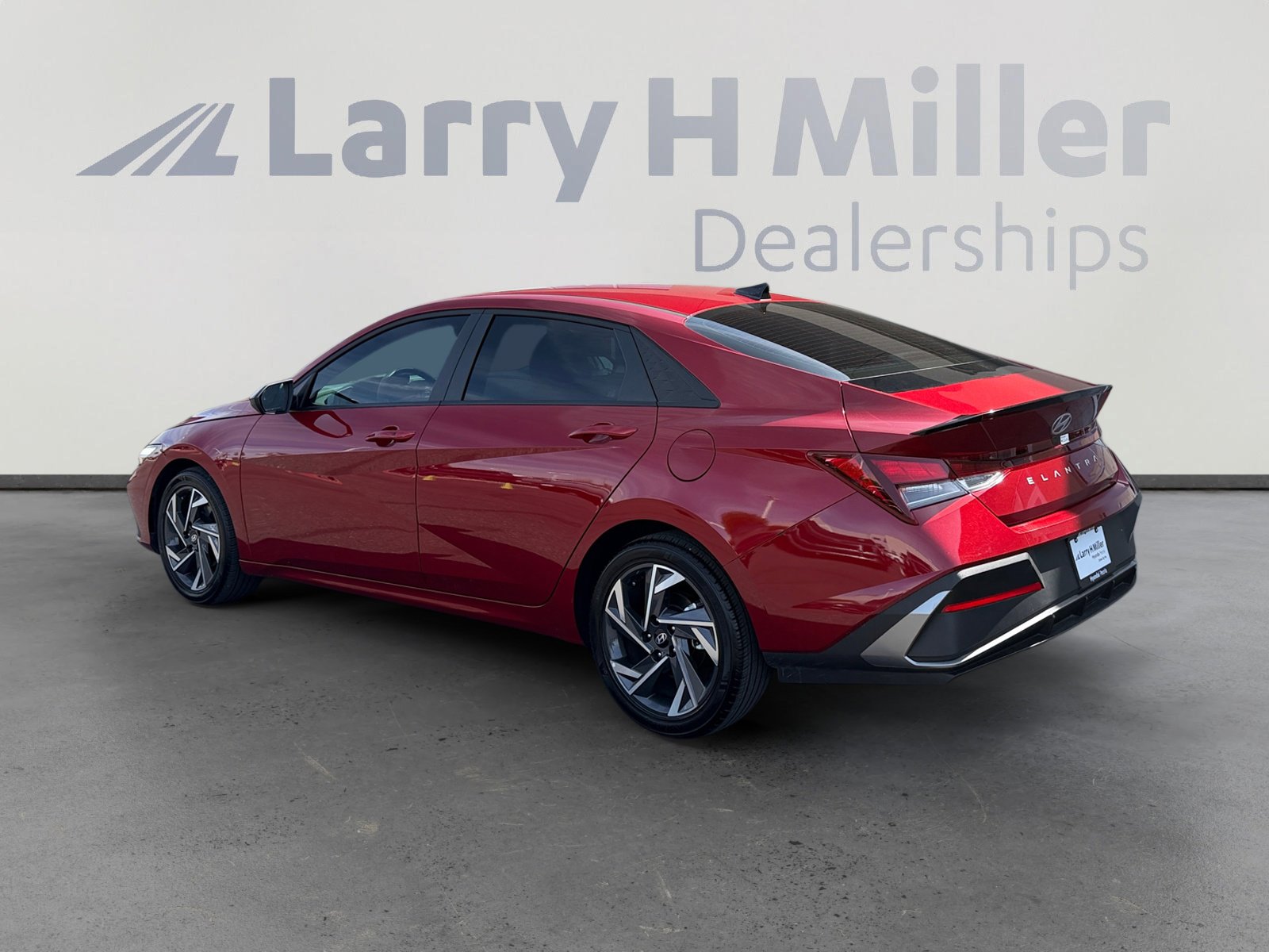 Certified 2025 Hyundai Elantra Sport FWD image 3