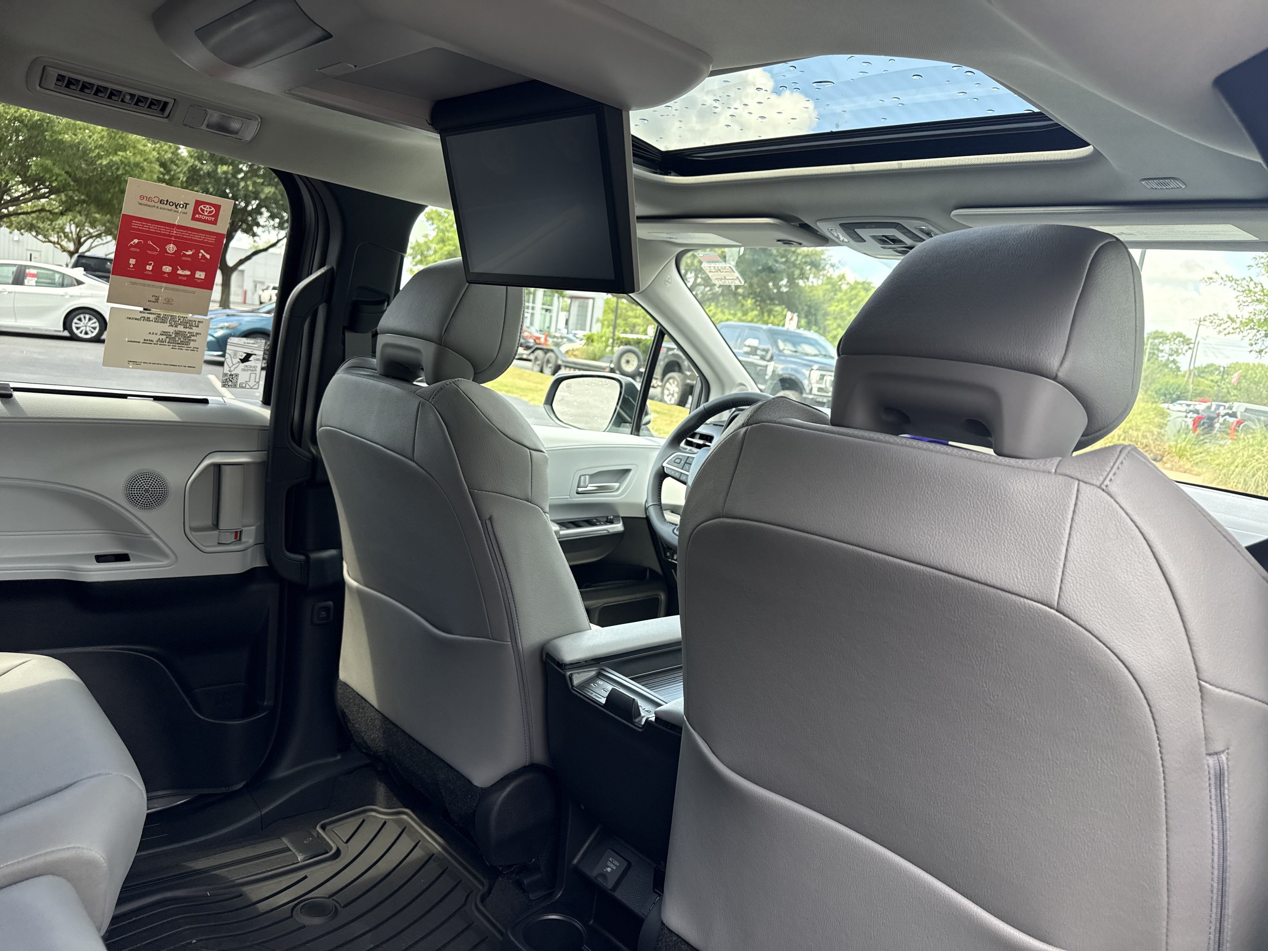 New 2025 Toyota Sienna XLE w/ XLE Plus Package FWD image 33